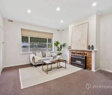 Spacious Family Home in Hampton - Perfect for Modern Living - Photo 1