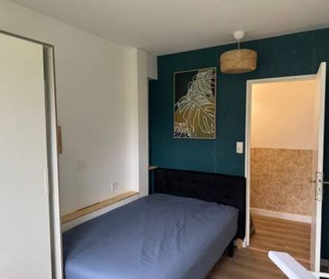 Une chambre avec salle de bain privative - Photo 2