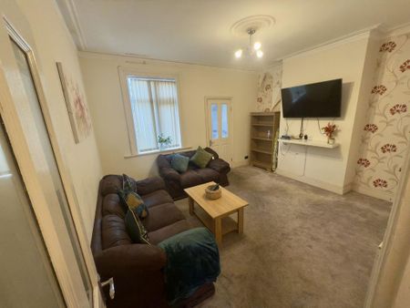 4 bedroom house to rent - Photo 2