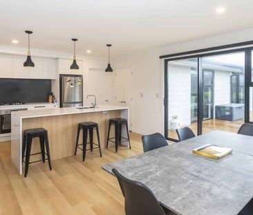 3 MONTH LEASE - Beautifully Designed 3 Bedroom Home - Photo 1