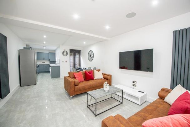 6 bedroom house to rent - Photo 1