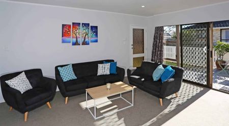 Recently renovated to a high standard - not to... - Photo 5