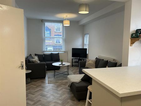 7 bedroom private hall to rent - Photo 3