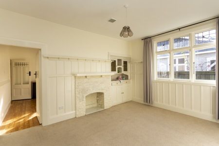 Spacious 3 Bedroom Family Home. - Photo 2