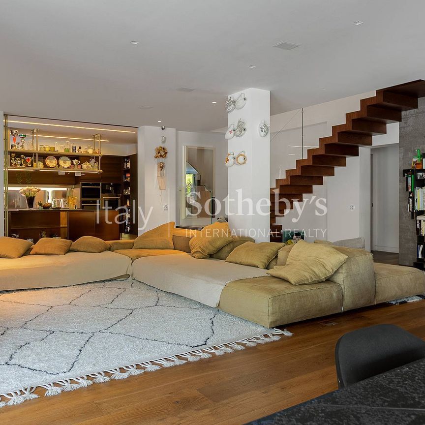 Luxury Villa with Pool and Spa in the Heart of EUR - Photo 1