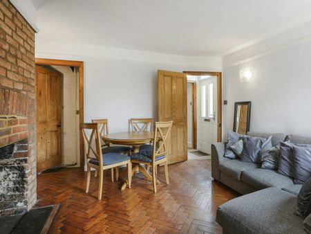 Semi-detached house to rent on - Photo 2