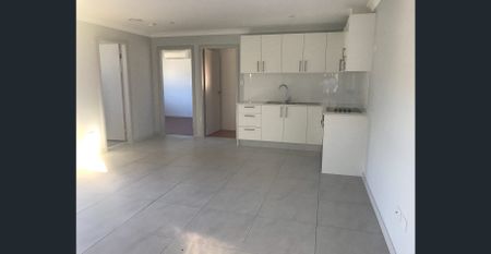 Walk To Station! Granny Flat! - Photo 3