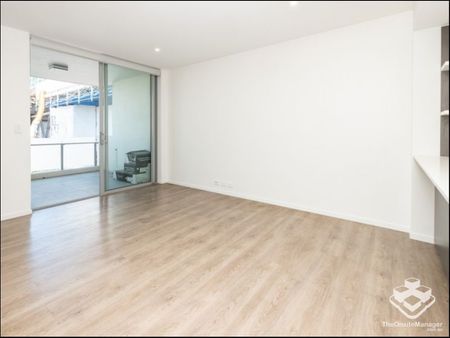 Convenient location, Modern & Spacious - Photo 3