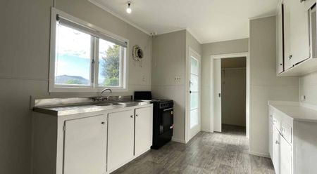 Newly Renovated 3 bedroom home in Otara - Photo 5