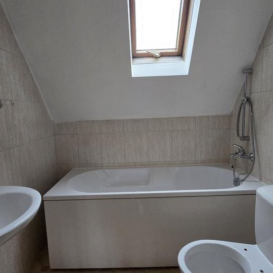 Gemütliche 2 Zimmer Dachgeschosswohnung - Foto 1