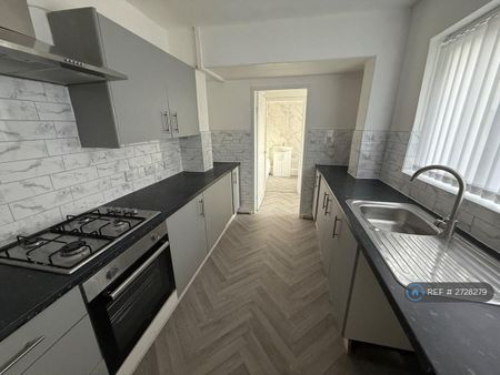 3 bedroom terraced house to rent - Photo 5