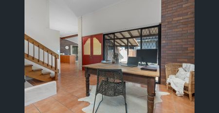 Family Sanctuary with City Skyline Views. - Photo 5