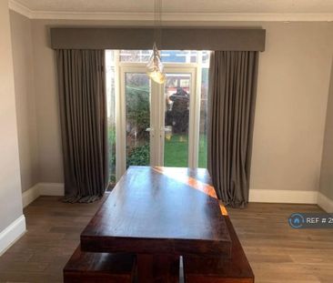 3 bedroom semi-detached house to rent - Photo 6