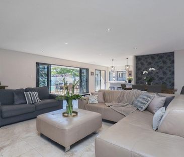 Ideal Family Home located in beautiful Sorrento - Photo 1