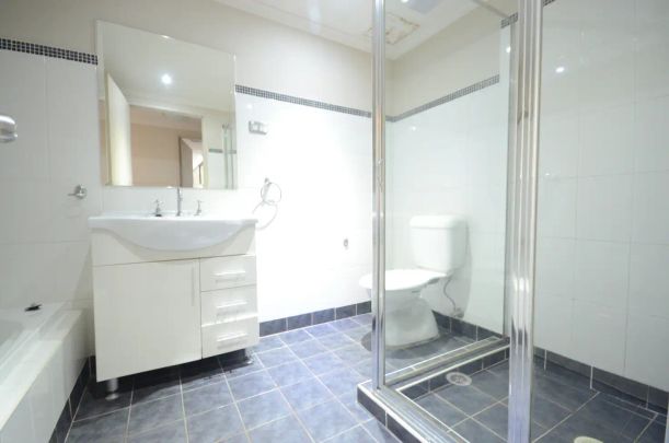 “LOVELY 2 BEDROOM IN HANDY LOCATION!” - Photo 1