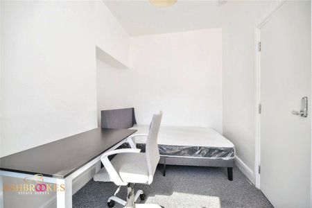 Room 3 - Photo 2
