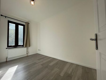 4 Bed Terraced House, Harrier Way, E6 - Photo 2