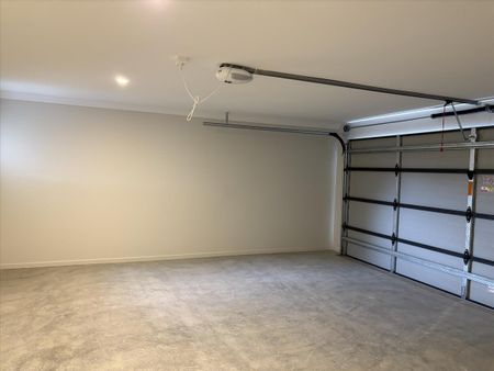 Modern Family Home In Quite Burpengary East Estate - Photo 5