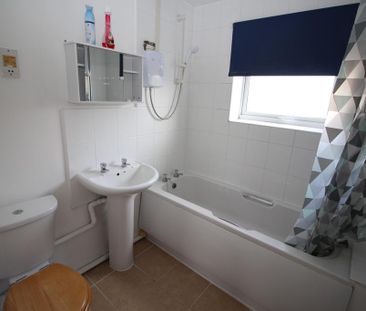 2 bedroom semi-detached house to rent - Photo 5