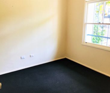 MODERN ONE BEDROOM - Photo 2