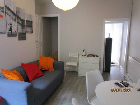 4 bedroom terraced house to rent - Photo 2