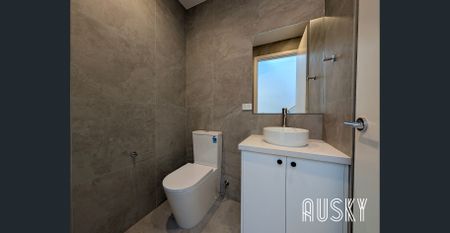 Modern New Townhouse for Rent in Doncaster - Photo 3