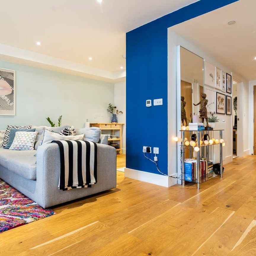 2 Bed Flat, Dixon Butler Mews, W9 - Photo 1