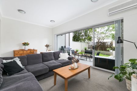 Townhouse Style Living - Photo 5