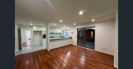 BEAUTIFUL, LARGE FAMILY HOME! - Photo 4