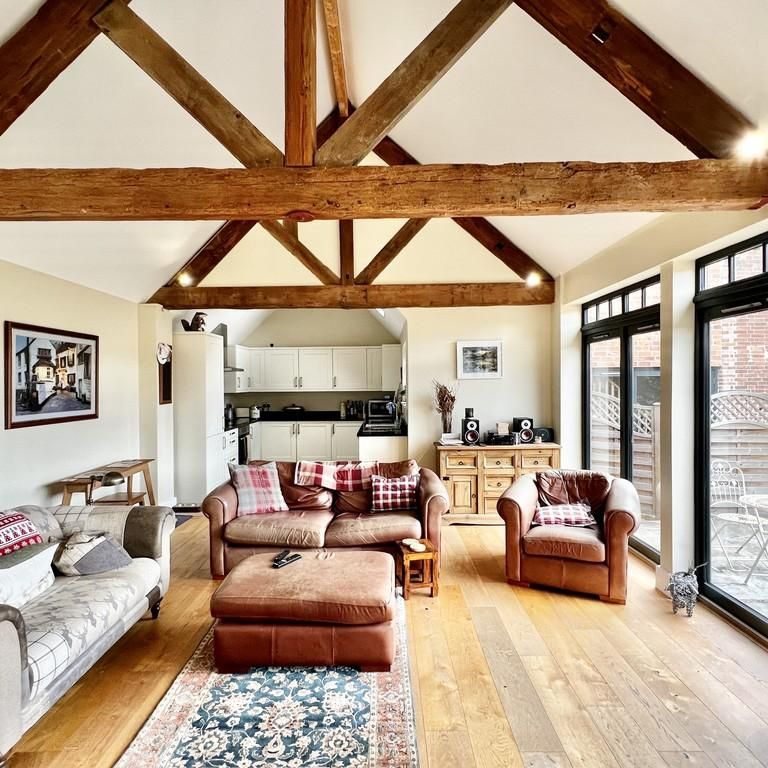 2 bedroom barn conversion to rent - Photo 1