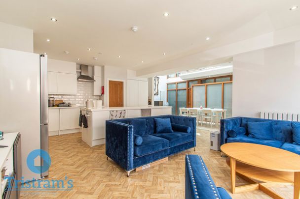 References Pending - 1 bed Detached House - Photo 1