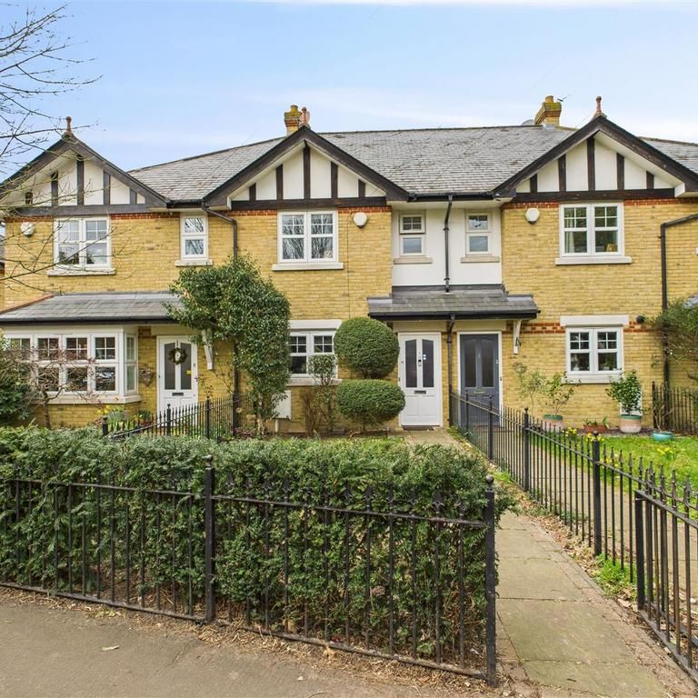 3 bedroom terraced house to rent - Photo 1