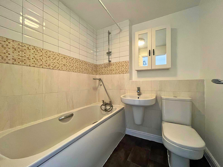 2 bedroom semi-detached house to rent - Photo 4