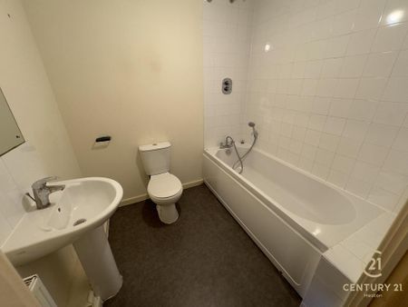 3 bedroom semi-detached house to rent - Photo 2