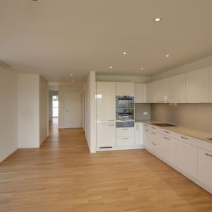 Helle und moderne Wohnung - Photo 2