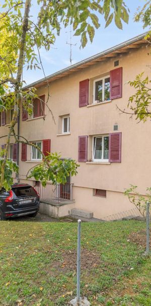 Charmant logement de 5 pièces au 1er étage d'un immeuble sécurisé proche de toutes commodités - Foto 1