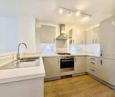 4 bedroom House To Let - Photo 5