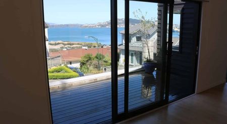 Modern Family Home With Harbour Views - Photo 4