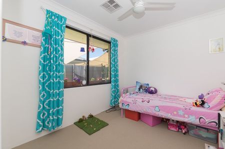 Beautiful Family Home in Baldivis Central - Photo 3