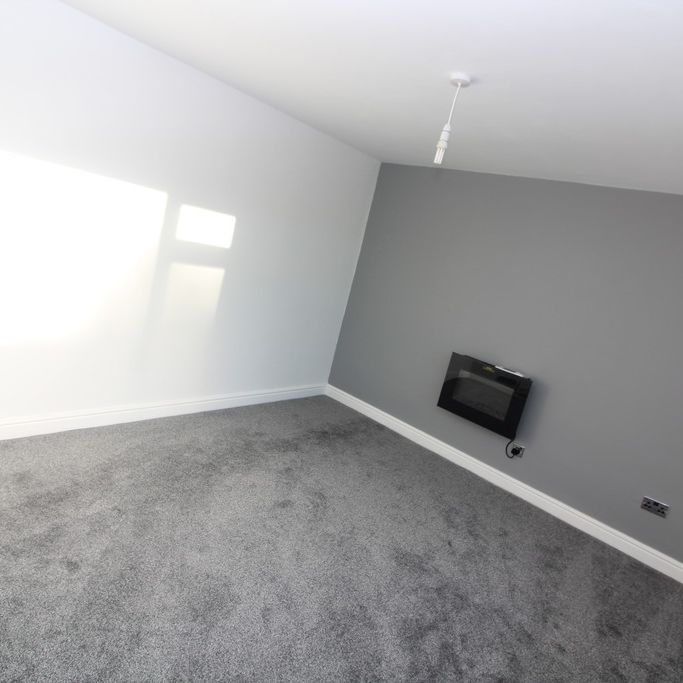 3 Bedroom Mid Terraced House - Photo 1