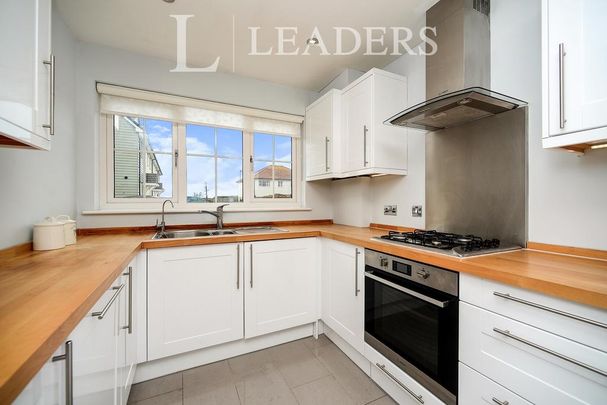 3 bedroom end of terrace house to rent - Photo 1