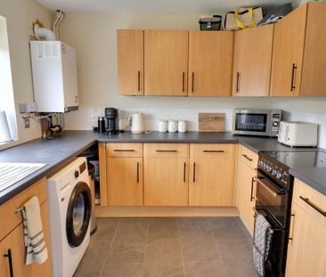 3 bedroom semi-detached house to rent - Photo 6