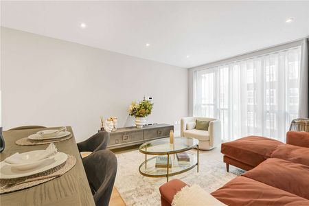 Recently refurbished three bedroom apartment in a high specification new development on Baker Street - Photo 4