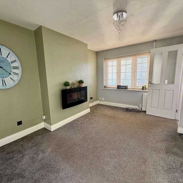 4 bedroom semi-detached house to rent - Photo 1