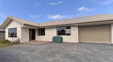 Central Richmond Family Home. - Photo 2