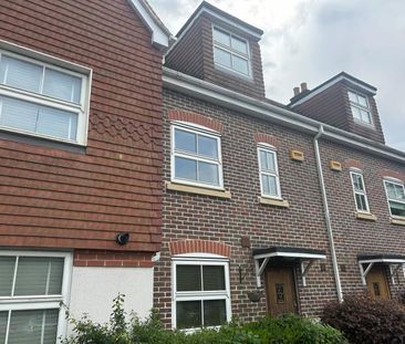 Dorking Road, Chilworth, Surrey, GU4 - Photo 2