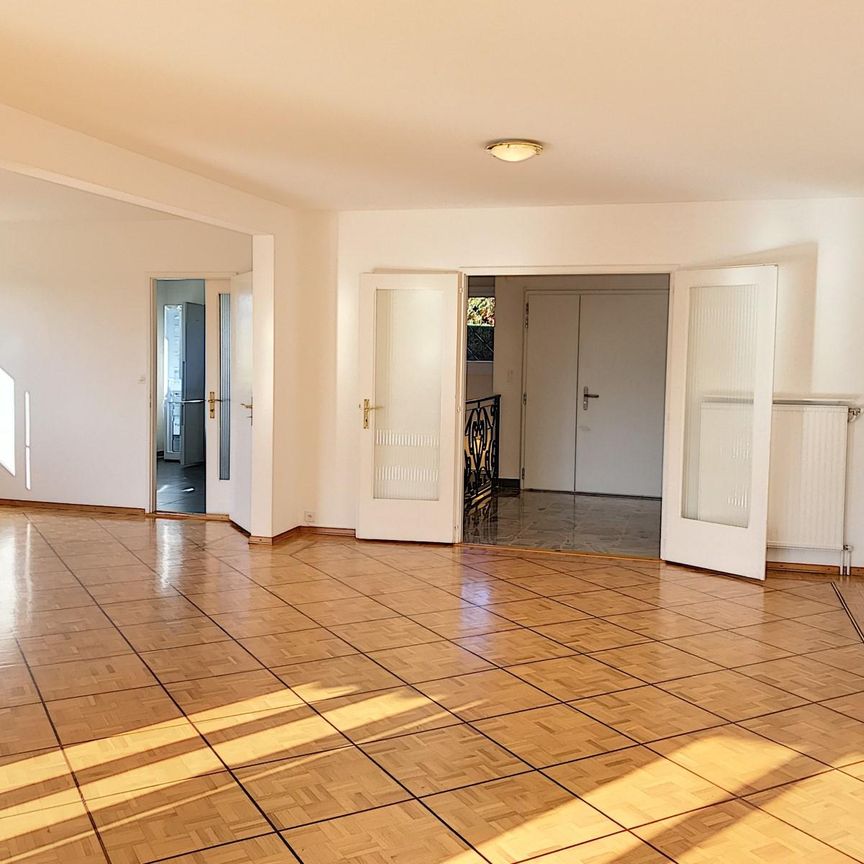 Villa de 6.5 pièces avec garage, jardin et piscine. - Photo 1