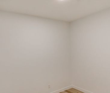 London: Gold Accents – 710 Westminster, Winnipeg, MB - Photo 5