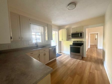 $1,949 / 2 br / 1 ba / 47 superior st - Photo 3