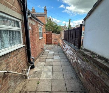 3 bedroom terraced house to rent - Photo 4